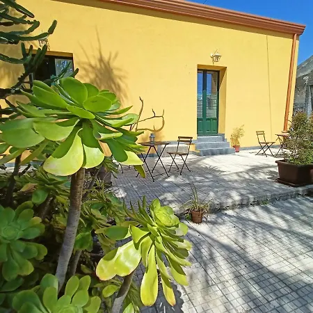 Holiday home Giardino Arancio - *
