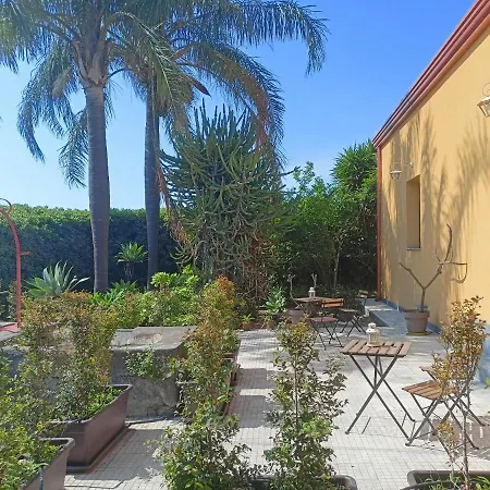 Holiday home Giardino Arancio -